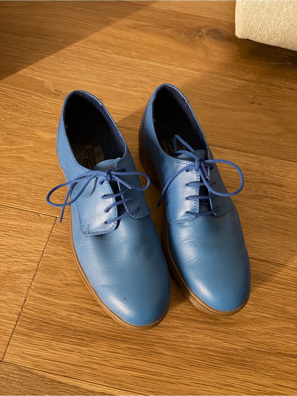 Women's Classic Leather Lace-Up Flats in Sky Blue